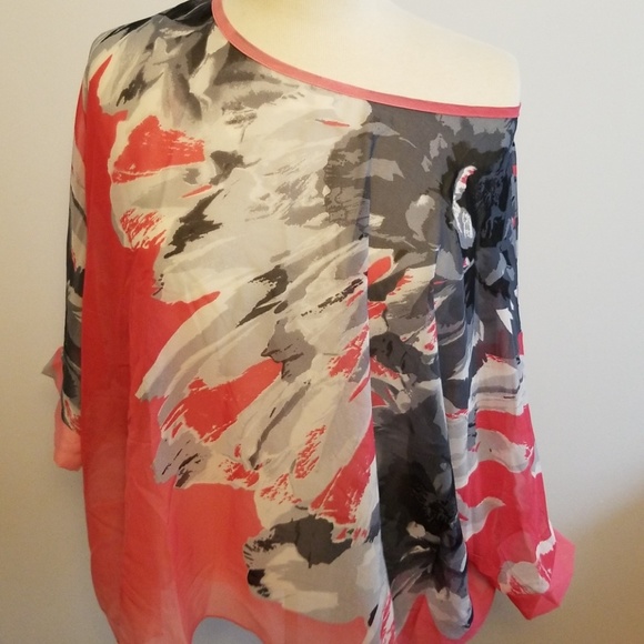 🆕️NWOT batwing sheer top - Picture 7 of 8